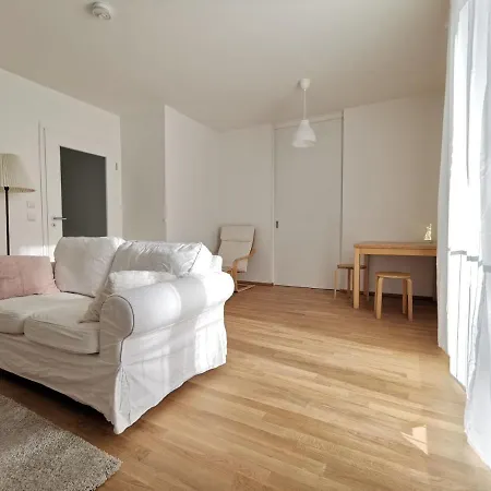 Gemuetliches In Geraeumiger Gemeinschaftswohnung 公寓 *