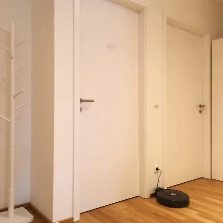 Gemuetliches In Geraeumiger Gemeinschaftswohnung * 德累斯顿