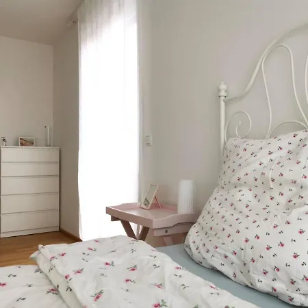 Gemuetliches In Geraeumiger Gemeinschaftswohnung * Dresden