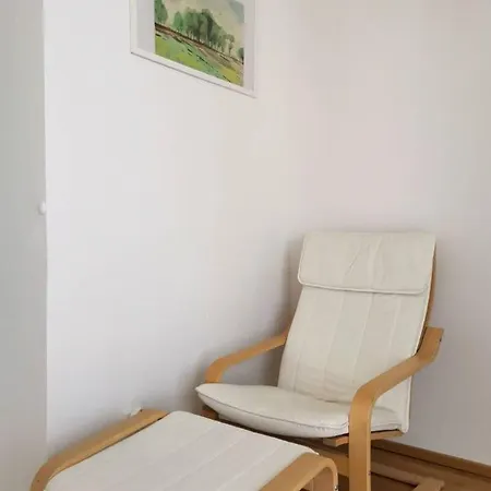 Gemuetliches In Geraeumiger Gemeinschaftswohnung