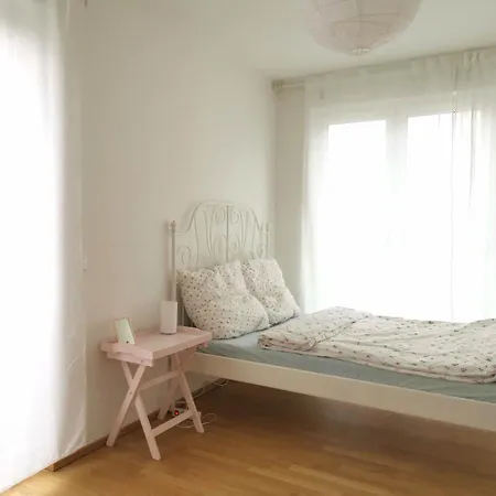 Διαμέρισμα Gemuetliches In Geraeumiger Gemeinschaftswohnung *