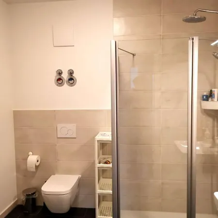 Gemuetliches In Geraeumiger Gemeinschaftswohnung * Dresden