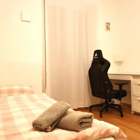 Gemuetliches In Geraeumiger Gemeinschaftswohnung Dresden