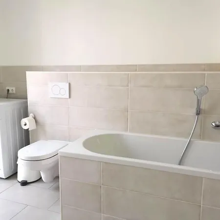 Gemuetliches In Geraeumiger Gemeinschaftswohnung *