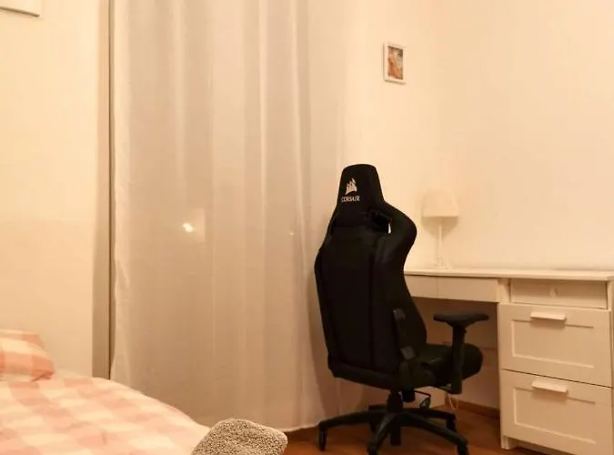 Gemuetliches In Geraeumiger Gemeinschaftswohnung *