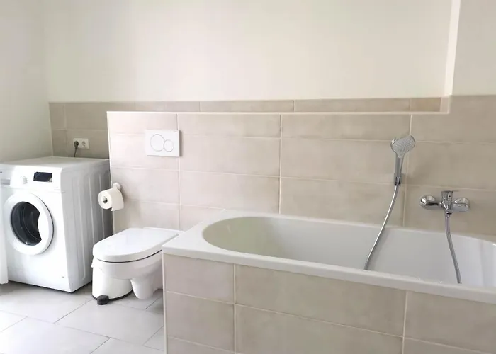 Gemuetliches In Geraeumiger Gemeinschaftswohnung *