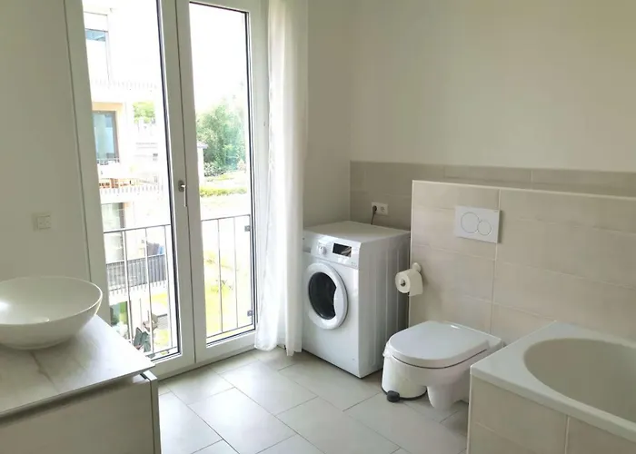 Gemuetliches In Geraeumiger Gemeinschaftswohnung * Dresden