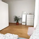 Apartmán Gemuetliches In Geraeumiger Gemeinschaftswohnung Drážďany
